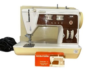 lot 10 image: VINTAGE SINGER SEWING MACHINE GRADUATE II MODEL 724
