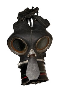 lot 30 image: VINTAGE 1940s Respirator, Anti-Gas Mask