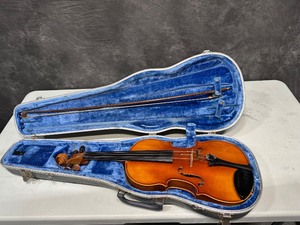 lot 51 image: VINTAGE TON-KLAR THE DANCIA 44 VIOLIN No.2523 MADE IN GERMANY WITH CASE AND BOW