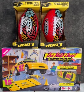 lot 73 image: LOT OF VINTAGE TOY SET AND 2 HYDRO FOOTBALLS