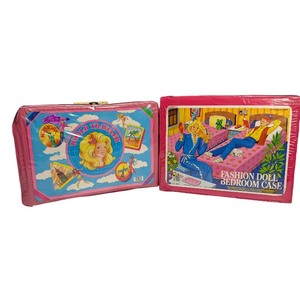 lot 76 image: Vintage Barbie Carrying Cases