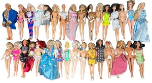 lot 17 image: LOT OF BARBIE DOLLS