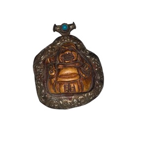 lot 80 image: BUDDHA TIBETAN SILVER PENDANT HAND CARVED WOOD