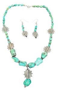 lot 106 image: SANTO DOMINGO TURQUOISE STERLING NECKLACE & EARRINGS