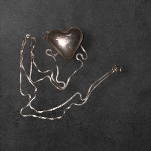 lot 140 image: Elegant Sterling Silver Heart Pendant Necklace with Classic Chain