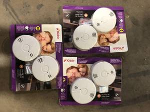 Lot of  Kidde 10-Year Worry Free Smoke & Carbon Monoxide Detector, Lithium Battery Powered with Voice Alarm, 2-Pack Customer Returns See Pictures