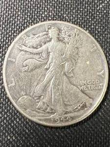 1944 US WALKING LIBERTY HALF DOLLAR