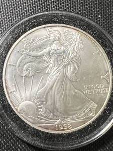 1998 AMERICAN SILVER EAGLE 1 TROY OZ .999 FINE SILVER IN AIRTITE
