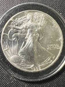 1988 AMERICAN SILVER EAGLE 1 TROY OZ .999 FINE SILVER IN AIRTITE