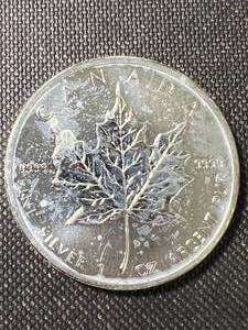 2011 CANADIAN MAPLE LEAF 1 TROY OZ .9999 FINE SILVER
