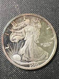 1 TROY OZ .999 FINE SILVER 2000 SILVER EAGLE ROUND