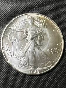 1986 AMERICAN SILVER EAGLE 1 TROY OZ .999 FINE SILVER