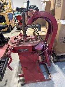 lot 38 image: Bishman Model 880 Tire Changer