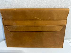 lot 23 image: New Arrow & Board Full Grain Leather Macbook Pro 13 Case ($119 retail)