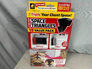 lot 172 image: New Pack of 18 Ruby Space Triangles For Closet Organization