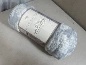 lot 203 image: New Enclave Plush Luxury Throw Blanket