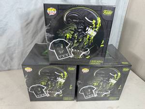 lot 221 image: 3 New Alien 40th Anniversary Funko Pop Size Large T-Shirt Collector Sets