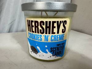 lot 237 image: New Hersheys Cookies and Cream 3 Wick Candle