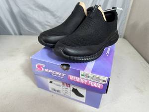 lot 276 image: New Skechers Memory Foam Shoes - Size 5.5