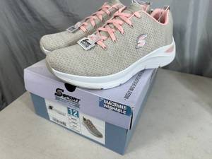 lot 279 image: New Skechers Arch Comfort Shoes - Size 12