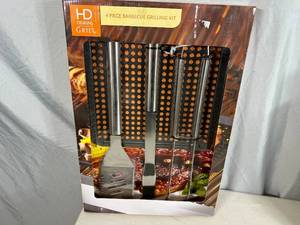 lot 283 image: New 4 Piece BBQ Grilling Tool Set with Grill Pan