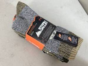 lot 292 image: 4 New Pair Thermal Boot Socks
