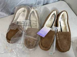 lot 299 image: 2 New Pair of Stars Above Suede Leather Slippers