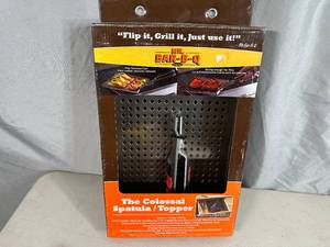 lot 302 image: New Colossal Spatula with Removable Handle