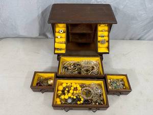 lot 5 image: Jewelry Box Full of Assorted Jewelry