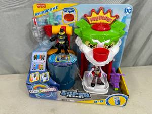 lot 20 image: New Fisher Price Imaginext DC Super Friends Set