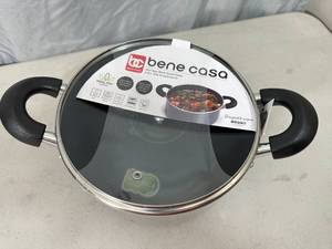 lot 76 image: New Bene Casa 3 qt Non Stick Dutch Oven