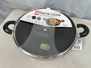 lot 78 image: New Bene Casa 5.2 qt Non Stick Almunium Casserole Pan