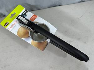 lot 91 image: New Chefn FreshForce Potato Ricer