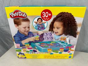 lot 93 image: New 30 Piece Play Doh On The Go Imagine N Store Studio Set