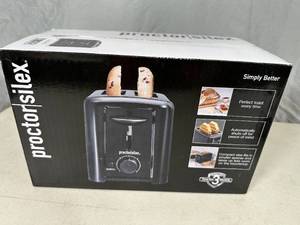 lot 103 image: New Proctor Silex Toaster