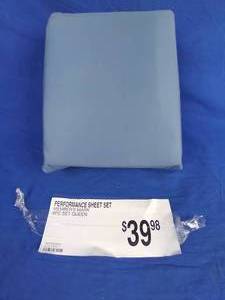 lot 125 image: New Performance 6 Piece Sheet Set Queen Blue