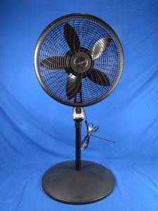 lot 183 image: Lasko Cyclone 18 Oscillating Pedestal Fan - Black