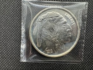 lot 63 image: BU 2013 1-Ounce .999 Fine Silver Buffalo Design Round