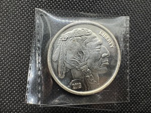 lot 64 image: BU 2013 1-Ounce .999 Fine Silver Buffalo Design Round