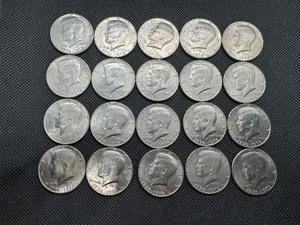 lot 89 image: Twenty Bicentennial Kennedy Half Dollars