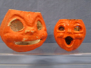 lot 4 image: Antique Paper Mache Jack-O-Lanterns