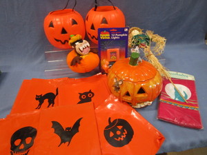 lot 10 image: Luminaries, Pumpkins