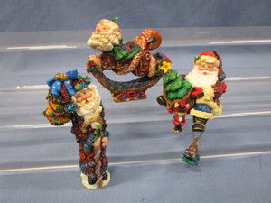 lot 43 image: Crinkle Claus Rocking & Holiday Cane, Shelf Sitter