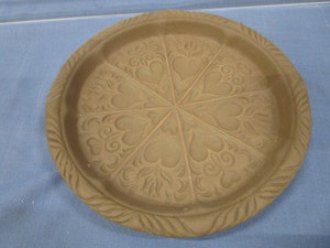 lot 46 image: Hartstone Decorative Tart  Pie Plate