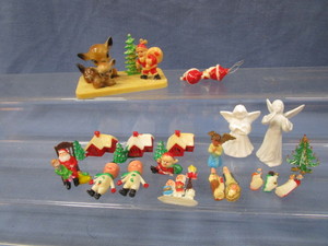 lot 48 image: Miniatures Vintage Figures, Buildings, Nativity