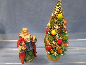 lot 51 image: Vintage Bottlebrush Tree, Santa