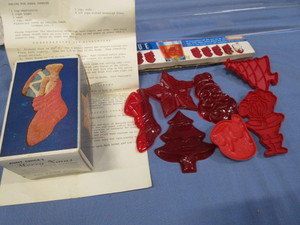 lot 68 image: Vintage Cookie Cutters, Ice Cube Molds