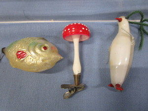 lot 72 image: Blown Glass Ornaments