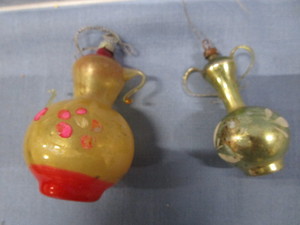 lot 74 image: Antique Blown Glass Ornaments