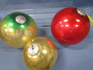 lot 81 image: Three Kugel Style Ornaments Made in Belgium